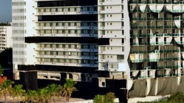 Yıkılmadan önce Deauville Plaj Tatil Köyü 'nün 4k insansız hava aracı görüntüleri.