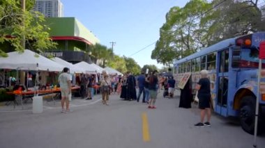 Ölüm Günü 'nde Fort Lauderdale FL' de şenlik var.