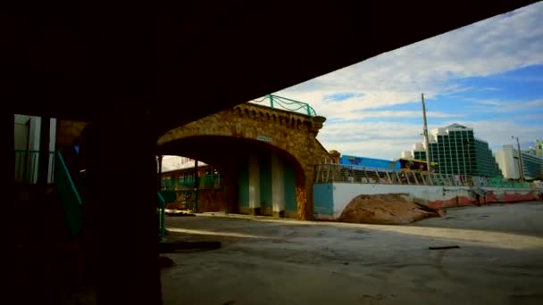 ハリケーンニコル後のデイトナビーチの入り口のメインストリート橋 — ストック動画