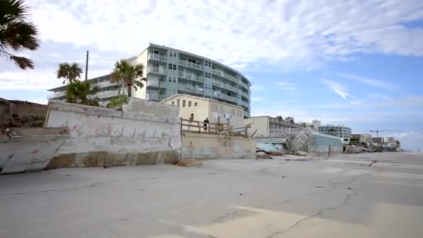 ハリケーン ニコルからデイトナの防潮堤が崩壊 — ストック動画