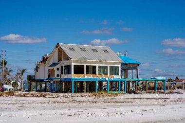 Fort Myers Beach, FL, ABD - 19 Kasım 2022: Ian Fort Myers FL Kasırgası tarafından yıkılan sahil evleri