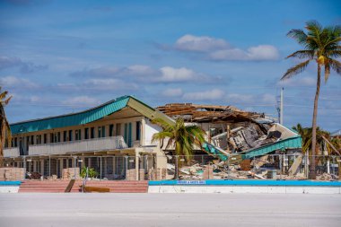 Fort Myers Beach, FL, ABD - 19 Kasım 2022: Ian Fort Myers FL Kasırgası tarafından yıkılan sahil evleri