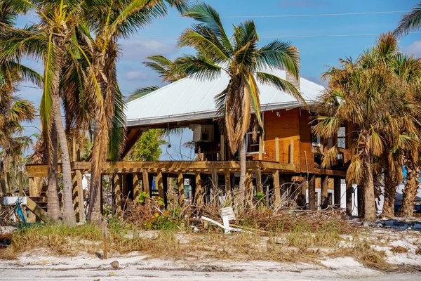 美国佛罗里达州迈尔斯堡海滩 Fort Myers Beach 2022年11月19日 被飓风伊恩 迈尔斯堡摧毁的海滨别墅 — 图库照片