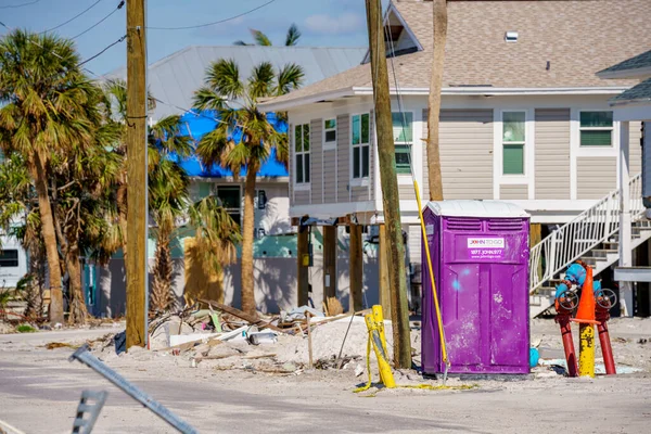美国佛罗里达州迈尔斯堡海滩 Fort Myers Beach 2022年11月19日 便携式厕所 Portable Bathroom Porta — 图库照片