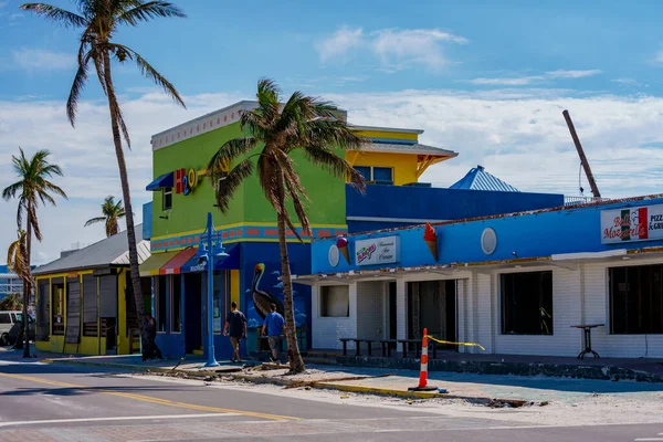 2022年11月19日 フォートマイヤーズビーチの全店舗がハリケーン イアンの被害で閉鎖 — ストック写真