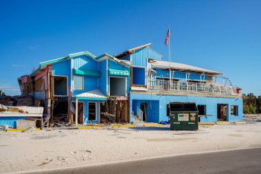 Fort Myers Beach, FL, ABD - 19 Kasım 2022: Fort Myers Beach 'teki iş binaları Ian Kasırgası tarafından tamamen yok edildi