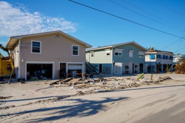 Fort Myers Plajı, FL, ABD - 19 Kasım 2022: Kasırga Ian fırtınası Fort Myers Beach FL 'deki evleri tahrip etti