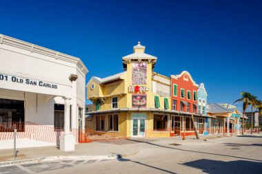Fort Myers Beach, FL, ABD - 19 Kasım 2022 Ian Kasırgası tarafından yıkılan Batık Motel Fort Myers Beach FL