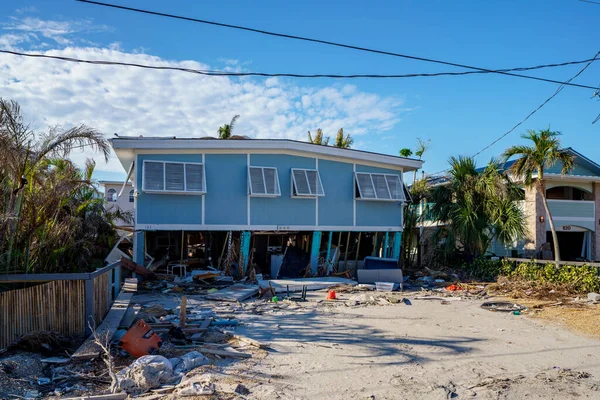 美国佛罗里达州迈尔斯堡海滩 Fort Myers Beach 2022年11月19日 飓风伊恩风暴潮摧毁了迈尔斯堡海滩的房屋 — 图库照片