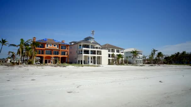 新的豪华住宅在迈尔斯堡海滩没有受到飓风伊恩的严重破坏 — 图库视频影像