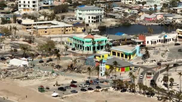 Debris และท าลายอาคารท Fort Myers Beach งจากพาย เฮอร เคนเอ — วีดีโอสต็อก