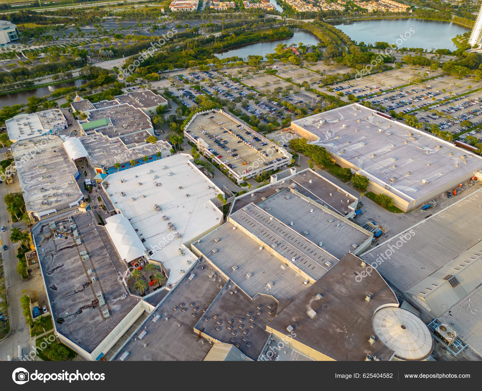 Aerial tour Sawgrass Mills Outlet Mall, Stock Video