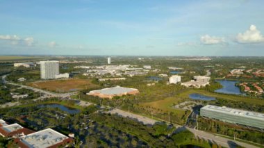 Uzak hava görüntüsü Sawgrass Mills Alışveriş Merkezi Gündoğumu FL