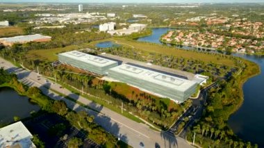 Sunrise Florida 'da American Express kredi kartı şirketi binası.