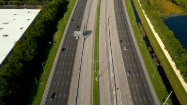 I75 Sawgrass Ekspres Yolu üzerinde havadan uçuş