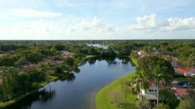 Lüks göl manzaralı gayrimenkul Weston Florida