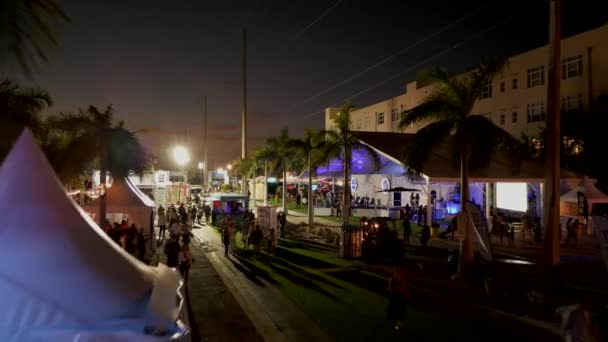 マイアミ フロリダ 2022年12月3日 空中ビデオハイブマイアミナイト群衆アートバーゼル週末 — ストック動画