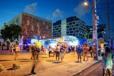 Miami, FL, ABD - 3 Aralık 2022: Miami Art Basel Wynwood etkinlikleri