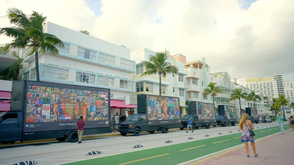 Miami Beach Usa Grudnia 2022 Art Train Reklamy Samochodów Ciężarowych — Zdjęcie stockowe