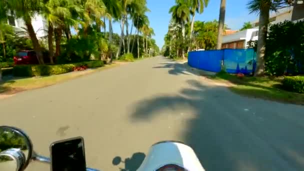 Fort Lauderdale Usa Грудня 2022 Vespa Tour Luxury Neighborhood Doms — стокове відео