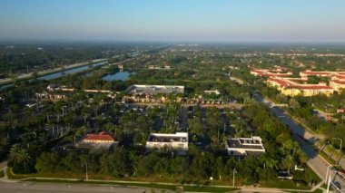  Weston Commons 'ta Hava Video Yayınları Süper Pazarı