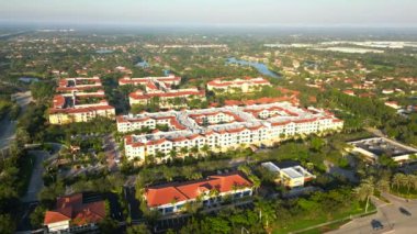 Weston apartman kompleksindeki hava görüntüsü.