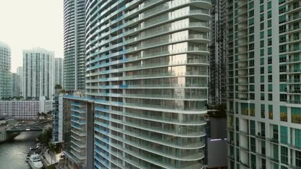 Flyguppgång Aston Martin Residences Downtown Miami River — Stockvideo