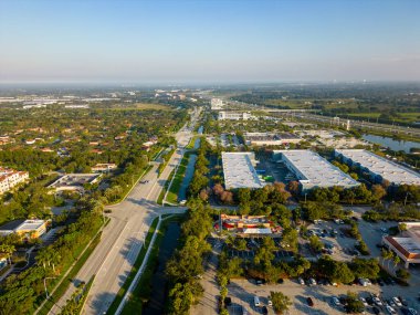 Weston, FL, ABD - 13 Aralık 2022: Weston Road 'da bir fast food restoranı