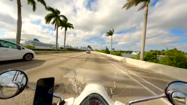Vespa Περιοδεία Miami Beach Macarthur Causeway — Αρχείο Βίντεο