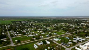 Moore Haven Florida 'daki yerleşim yerlerinde hava yaklaşımı