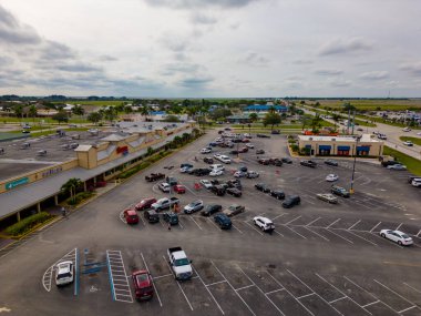 Clewiston Florida 'da havadan fotoğraf alışveriş merkezleri.
