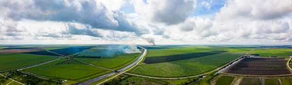 空中写真農場農業スラッシュと燃焼火災 — ストック写真