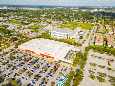 Miami, FL, ABD - 29 Aralık 2022: Home Depot 'un hava aracı fotoğrafı.