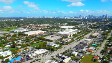 163. Cadde Alışveriş Merkezi Miami FL