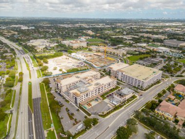 Davie, FL, ABD - 3 Ocak 2022: Hava fotoğrafı HCA Florida Üniversitesi Hastanesi