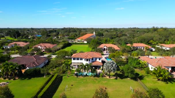 Aerial Video Luxury Homes Huge Backyards — Vídeos de Stock