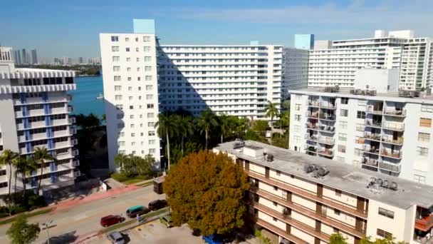 Flygvideo Bostadsbyggnader Miami Beach West Avenue — Stockvideo
