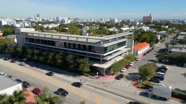 Baptist Health Urgent Care Miami Beach Building Aerial Drone Video — Vídeo de stock