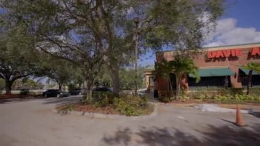 Motion footage Davie Ale House Tower Shops 4k