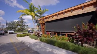 Motion video tour Twin Peaks Restaurant at Tower Shops Davie FL USA