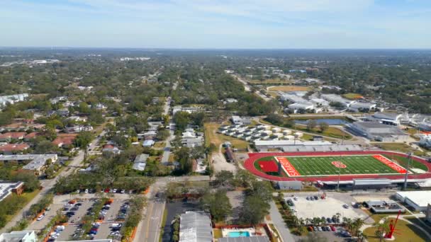 Aerial Lateral Flyby Sarasota High School Campus — Vídeo de Stock