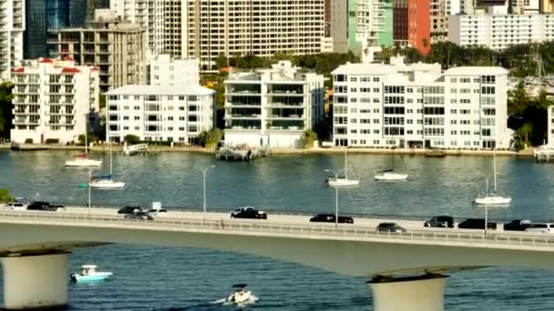 Telephoto Aerial Video Traffic Sarasota Causeway Buildings Background — Stok video