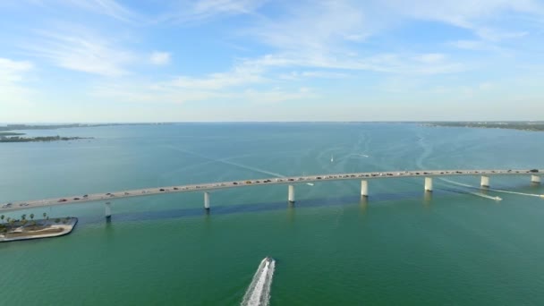 Lateral Aerial Video John Ringling Causeway Sarasota Usa — Vídeo de Stock