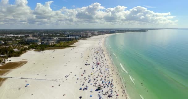 Aerial Pull Out Reveal Sarasota Beach Siesta Key Florida Video — 图库视频影像