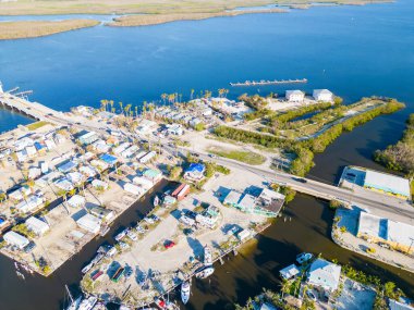 2022 yılındaki Ian Kasırgası 'ndan dolayı hava aracı fotoğrafı Matlacha ağır hasar gördü.