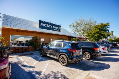 Siesta Key, FL, ABD - 30 Ocak 2023: Star Thai ve Sushi Restoranı Siesta Key