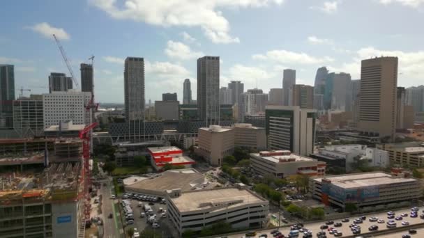 Aerial Sweeping Shot Downtown Miami Drone Panning Video Brickell I95 — Vídeos de Stock