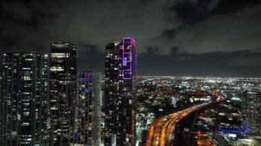 Hava neonu Marki Miami. 4k drone videosu