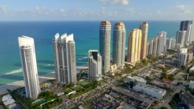 Havadan yaklaşım Trump Uluslararası Plaj Resort Sunny Isles Miami Beach FL