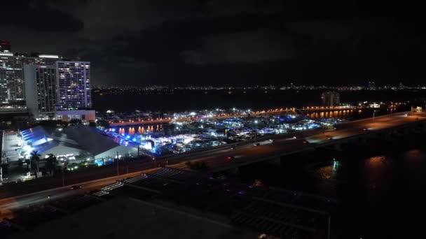 Night Aerial Video Miami International Boat Show Venetian Causeway — Stockvideo